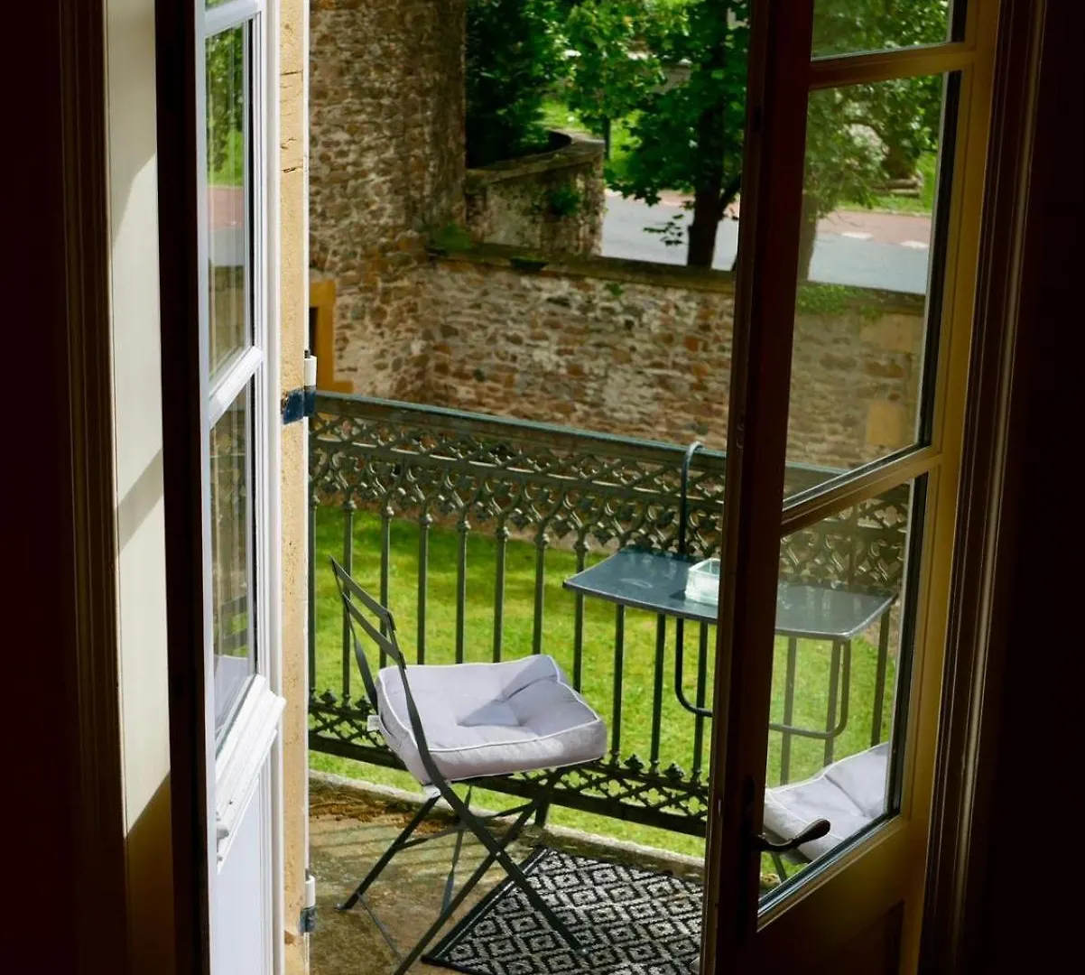 Appartement Forrest - Balcon Prive Et Piscine, Pres De Lyon Lay 0*,  France